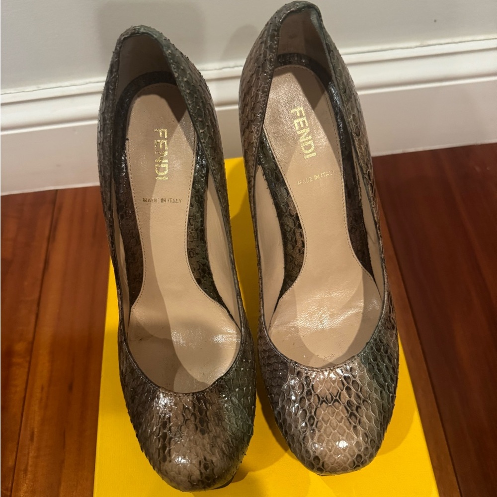 Fendi Women's Elegant Brown Snakeskin Heels